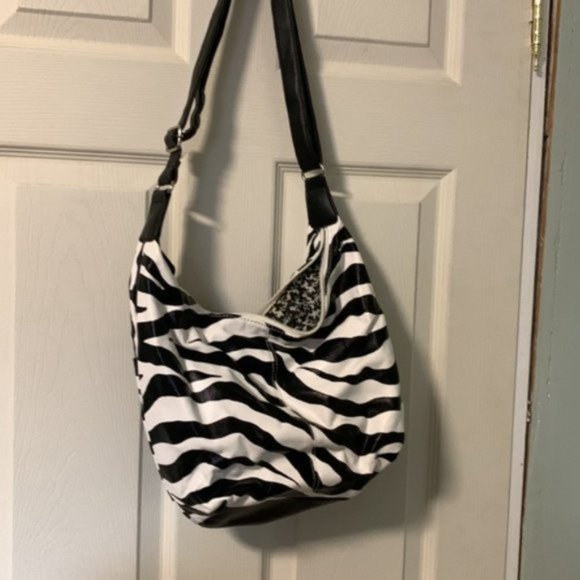 D fusion zebra print cross body purse - Picture 6 of 7